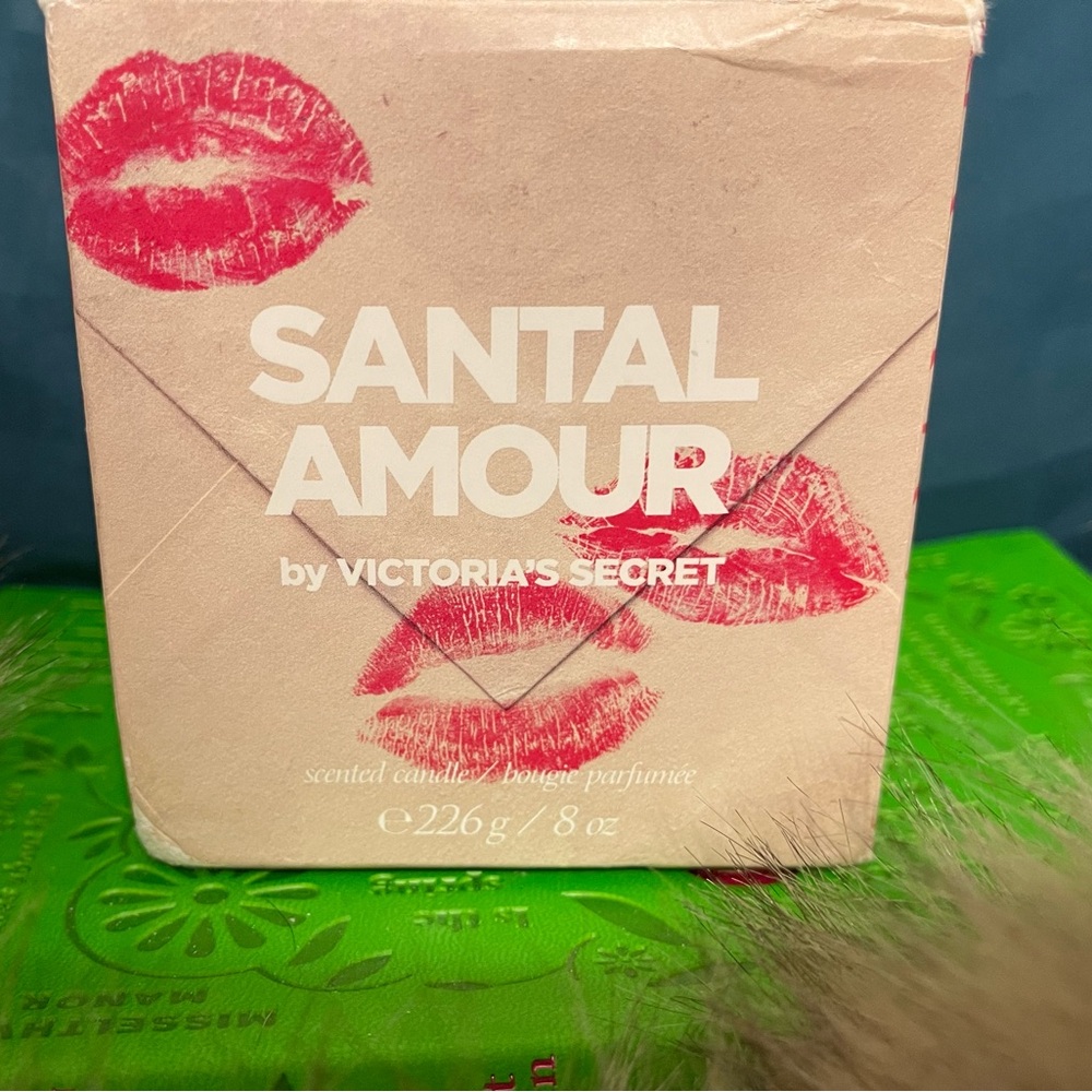 Victoria’s Secret Santa’s Amour Scented Ceramic Large Candle 8oz